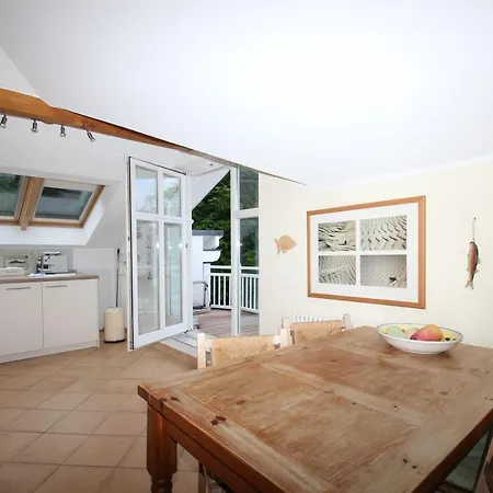 Villa Strandeck FeWo8 - strandnah, Meerblick, Balkon